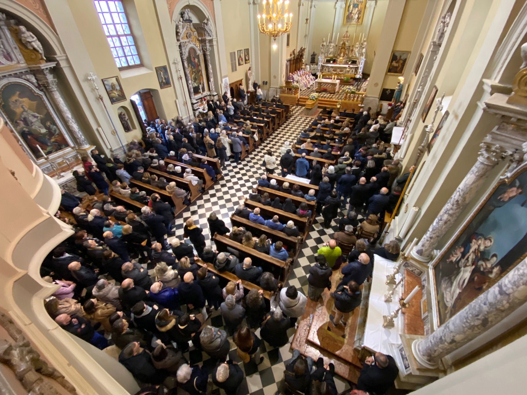 Immagine per Romans, una folla all'ultimo saluto a Rita Del Bianco: «L'amore delle mamme ci tiene in vita»