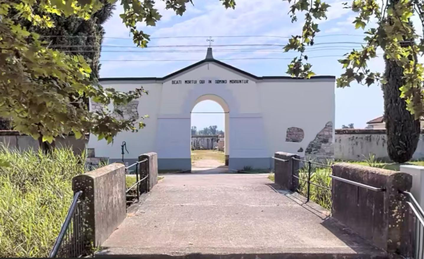Immagine per I cimiteri di Pieris e Isola Morosini senza barriere architettoniche, i lavori entro il 2026