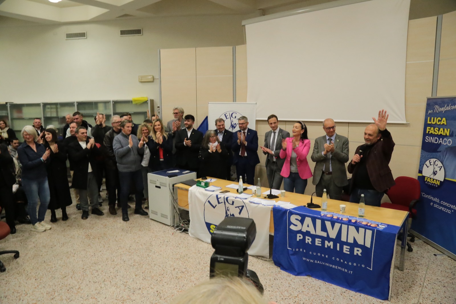Immagine per Fasan incassa l'ok di Valditara e Fedriga: «Noi artisti lungimiranti»