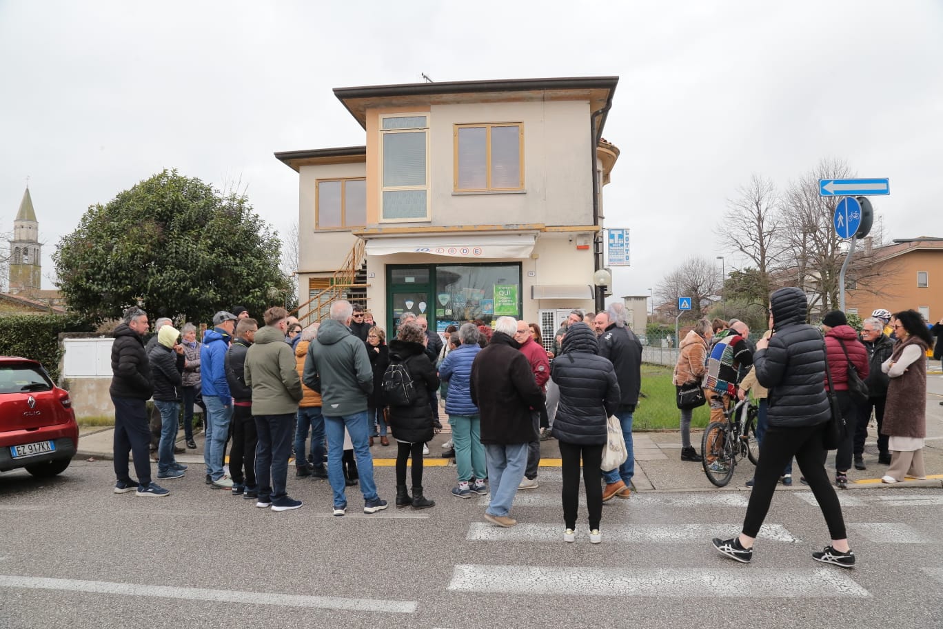Immagine per Begliano, in cinquecento firmano la petizione contro il Centro migranti. Scontro Calligaris-Asquini