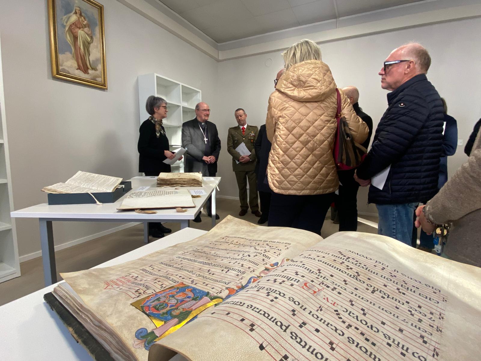 Immagine per L'Arcidiocesi inaugura l'Archivio Storico, il cardinal Mendonça: «Sia luogo di studio per il futuro»