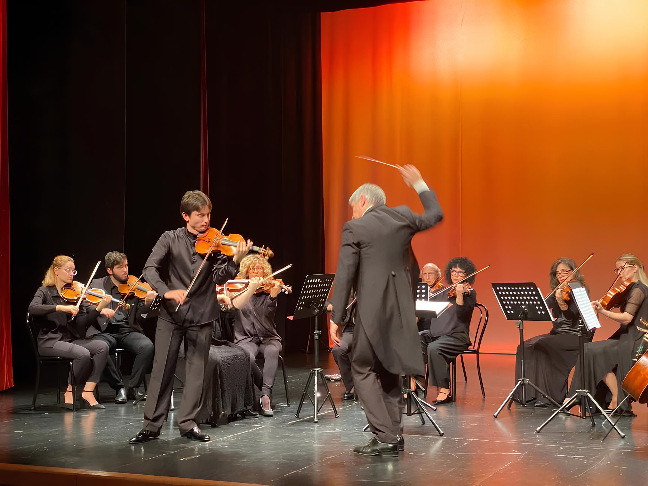 Immagine per Da Mozart a Holst, Paolo Tagliamento torna a Gorizia con l'Orchestra da Camera del FVG