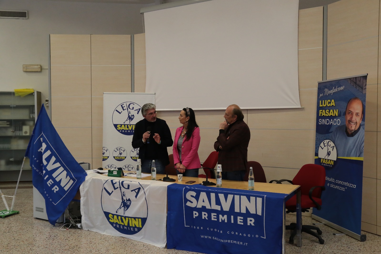Immagine per I commenti della Lega sul voto in Regione alla legge anti-niqāb. Cisint: «Qui parliamo di sottomissione»