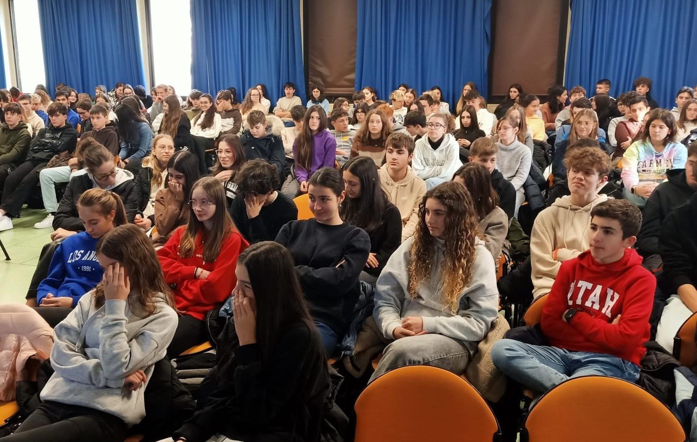 Copertina per Gorizia, i licei classici in festa per la Notte Nazionale: cultura fino a mezzanotte all'Alighieri e al Trubar