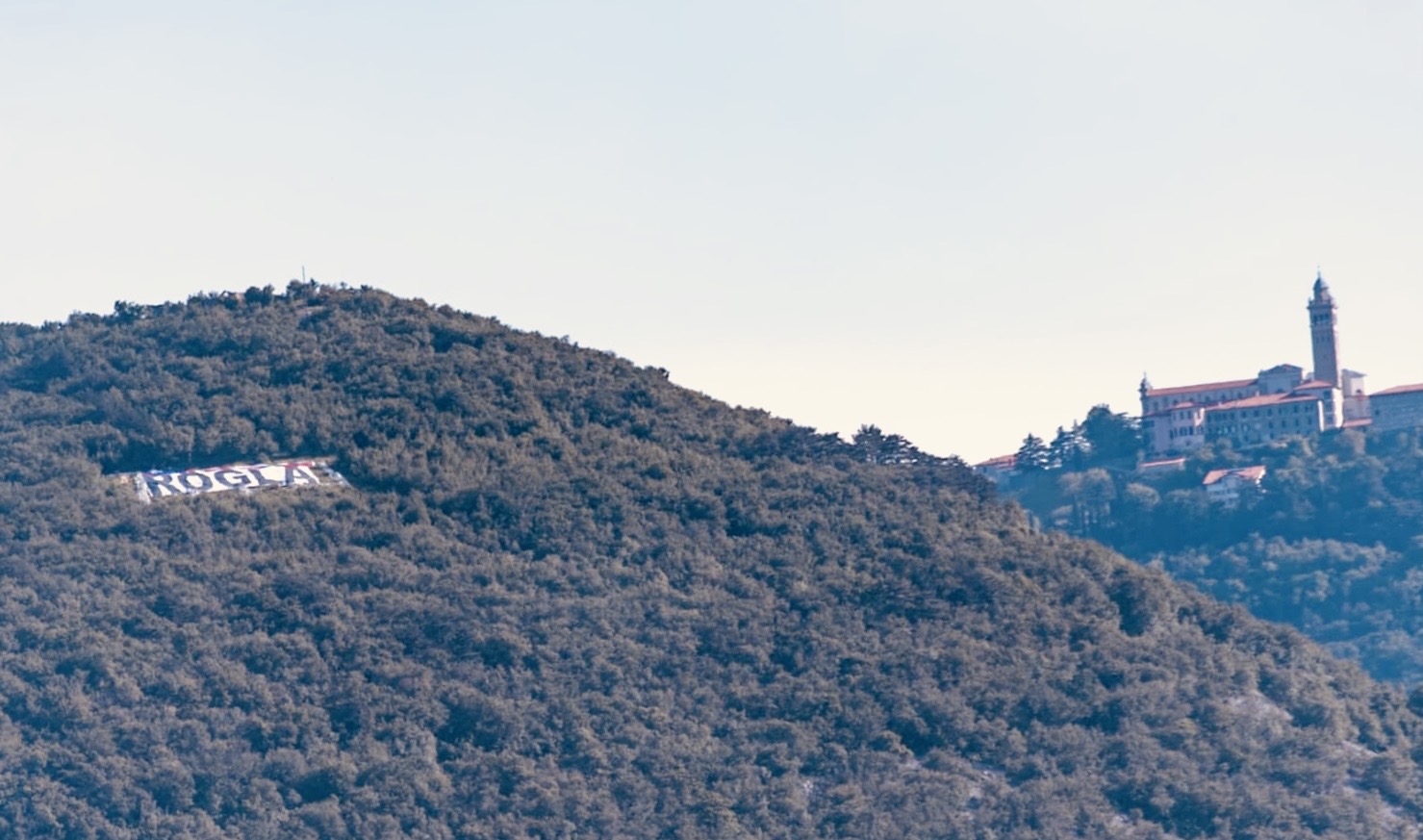 Copertina per Fotonotizia - Nova Gorica, la scritta Tito coperta per qualche ora