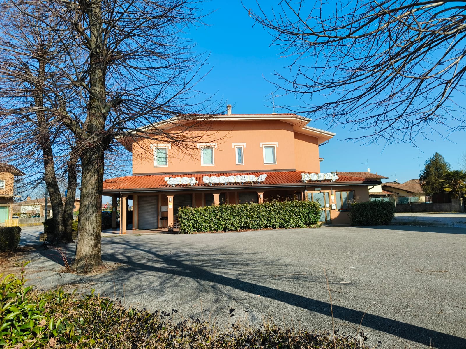 Begliano, consegnate al sindaco Fratta le 480 firme sul centro per minori stranieri non accompagnati