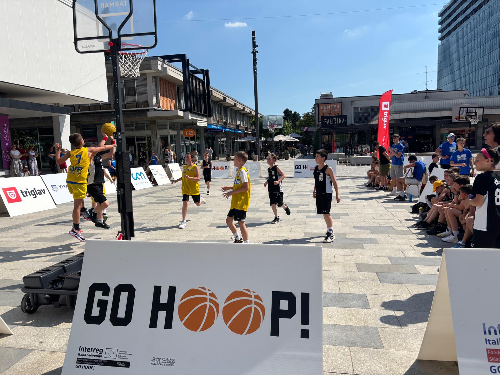 Fotonotizia - Pulcini e aquilotti in piazza tra sport e divertimento: la proposta di Go Hoop 25