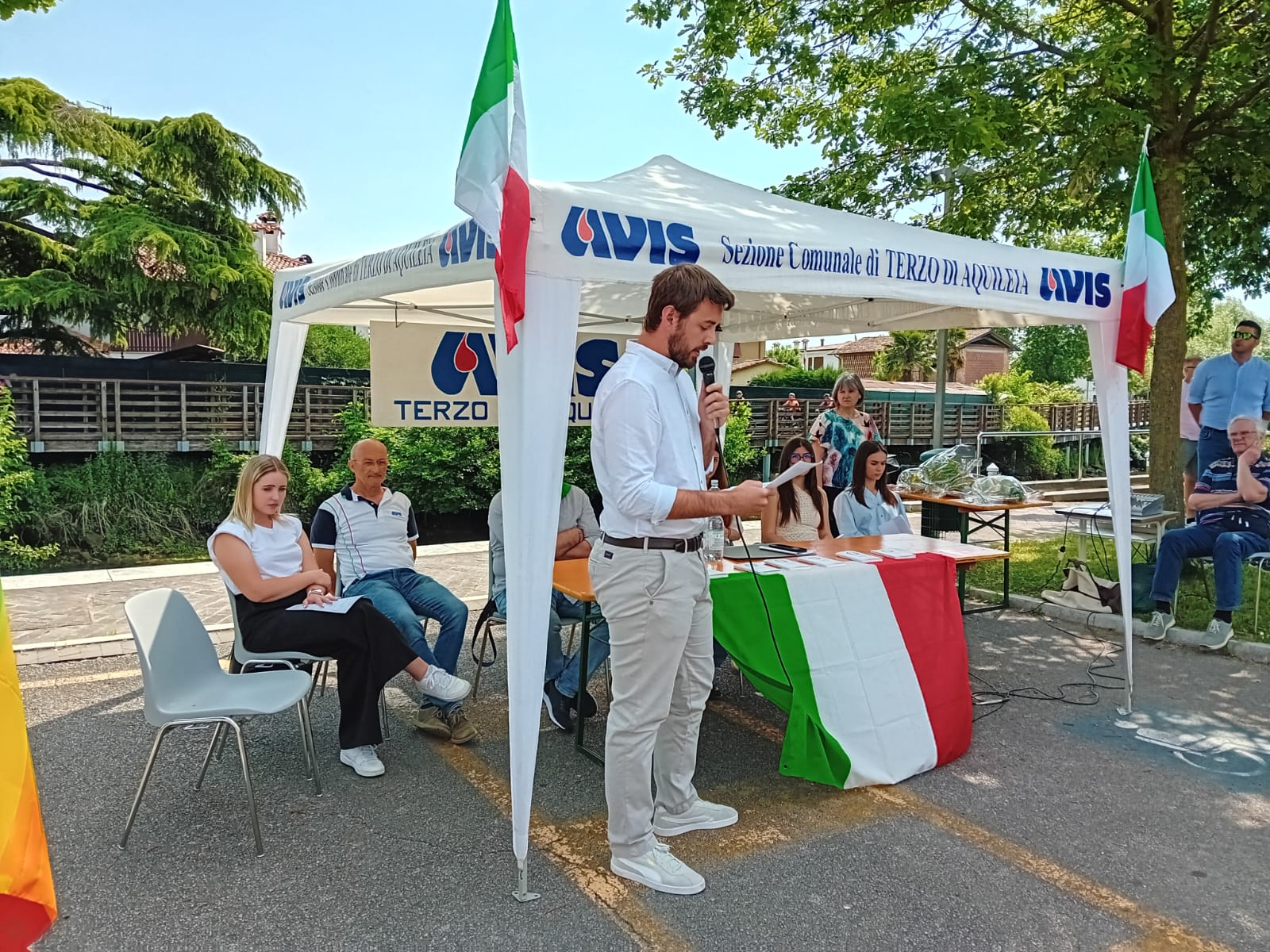 Copertina per Terzo d'Aquileia consegna le costituzioni ai diciottenni, la fascia del primo sindaco Giusto Franco conservata in municipio