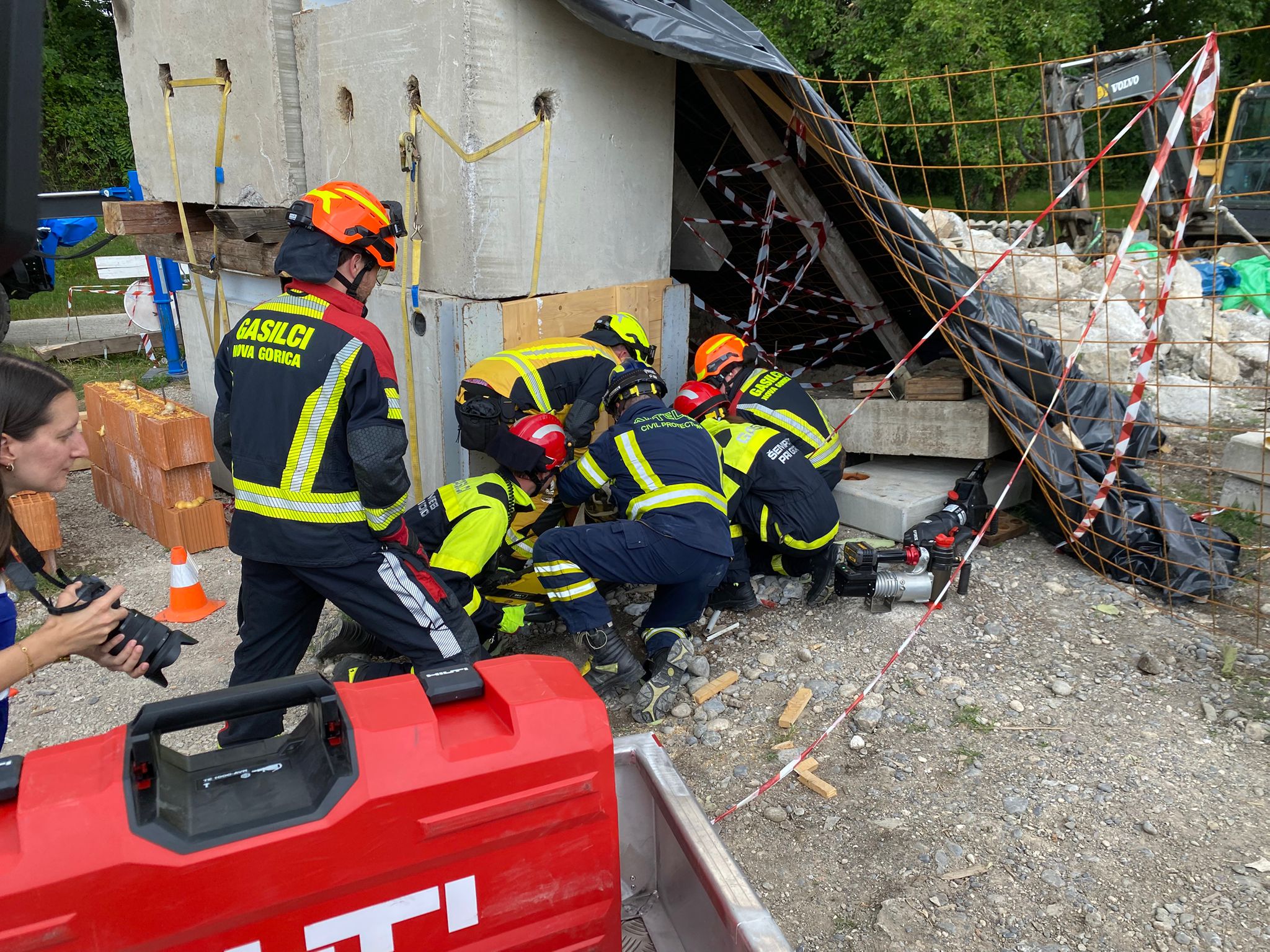 Copertina per La carica dei 500 volontari per le emergenze transfrontaliere, prosegue l'esercitazione tra Gorizia, Nova Gorica e Šempeter-Vrtojba