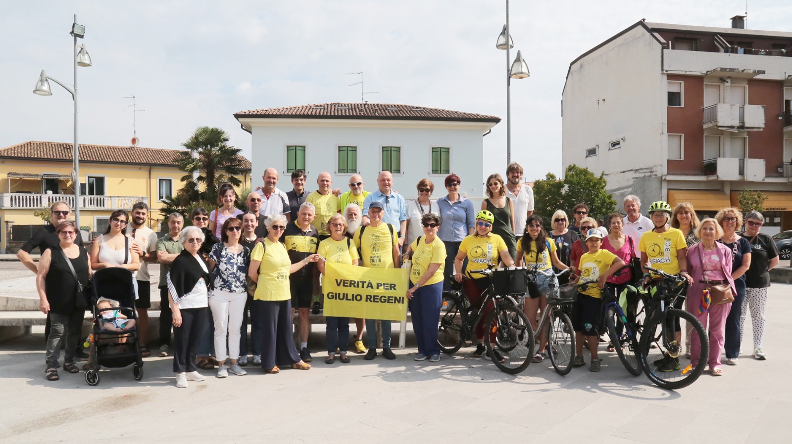 Copertina per La ciclostaffetta gialla è partita da Turriaco: destinazione Helsinki chiedendo Verità per Giulio