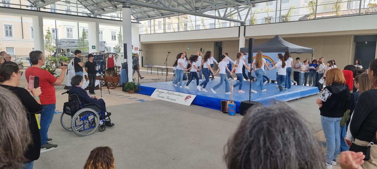 Copertina per Il Santa Gorizia chiude tre anni di attività con le scuole medie cittadine: uno spettacolo tra danza e musica