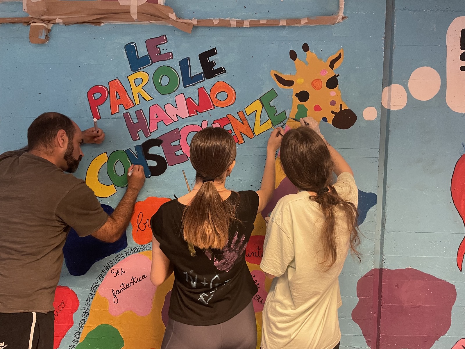 Copertina per Pieris, il murales che chiede un linguaggio più consapevole e rispettoso. Il pensiero di ragazzi e ragazze