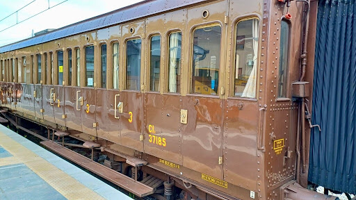 Copertina per Il 'Viaggio a Reims' di Rossini raggiungibile in treno a bordo dei 'Centoporte'