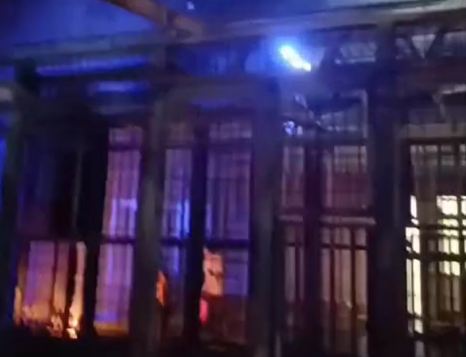 Copertina per Ancora un'aggressione al Cpr di Gradisca: tenta di ferire i militari e poi si taglia. L'accusa del Siaf