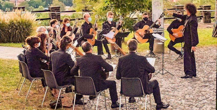 Copertina per La 'Borderless guitar orchestra' porta a Grado virtuosi da tre Paesi