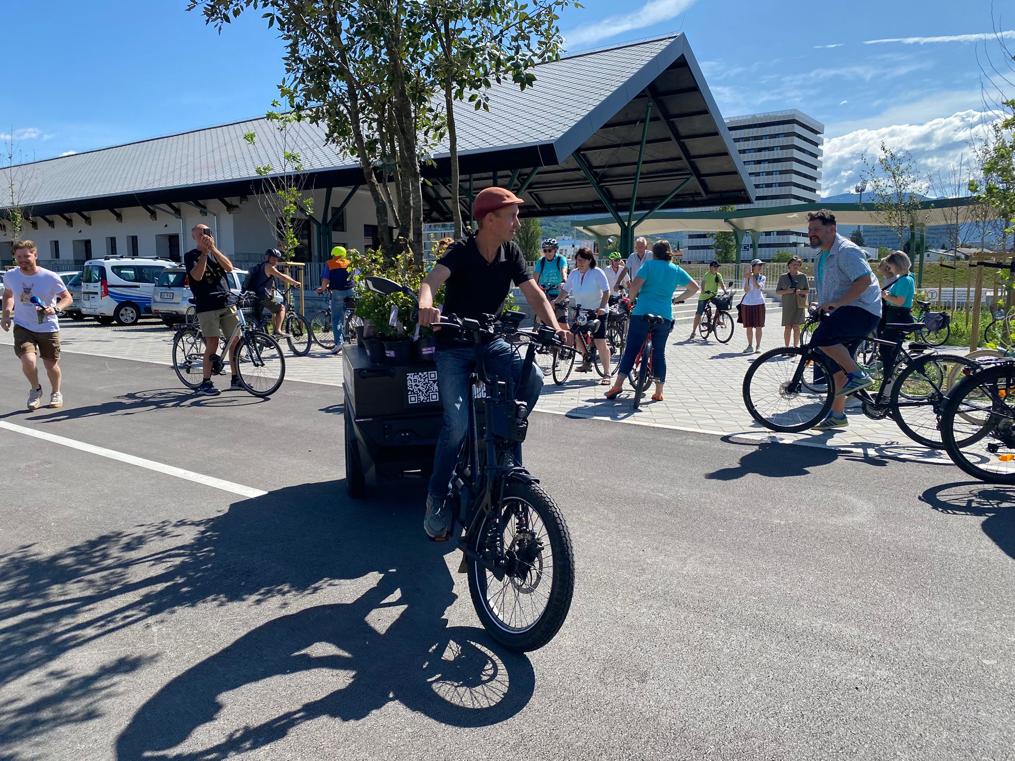 Immagine per Bruno Doedens riparte da Nova Gorica e Gorizia con il suo bosco itinerante: la pedalata per cambiare il futuro