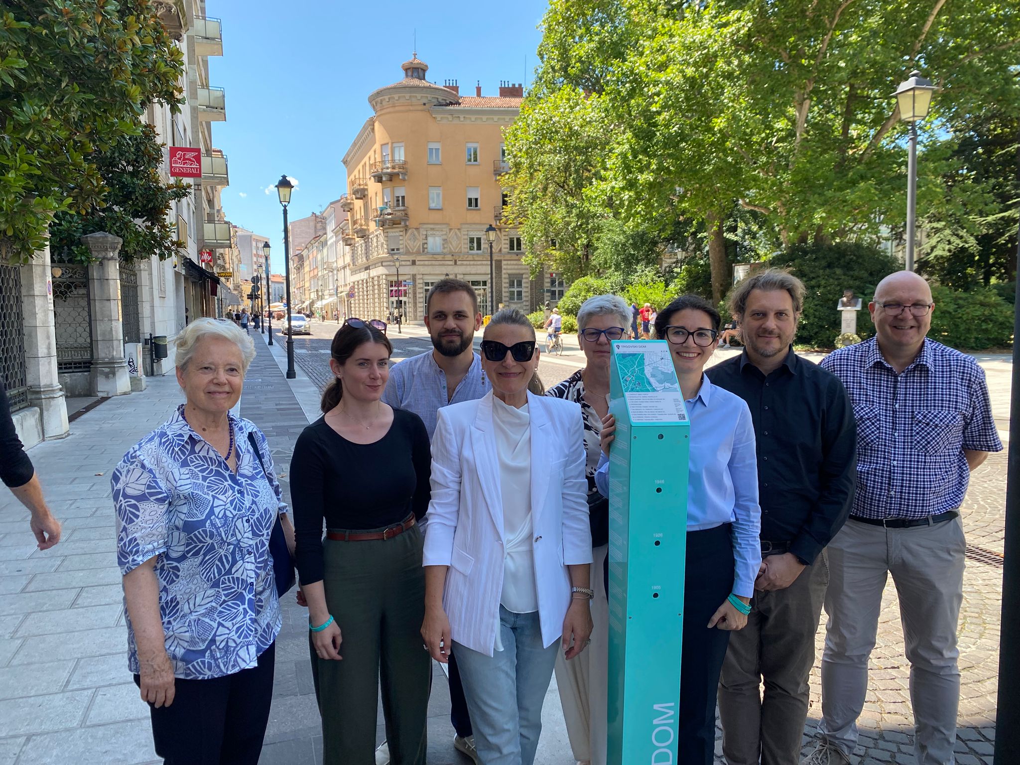 Copertina per Undici totem per raccontare la storia condivisa di Gorizia e Nova Gorica: Cross Stories lancia un nuovo percorso di visita