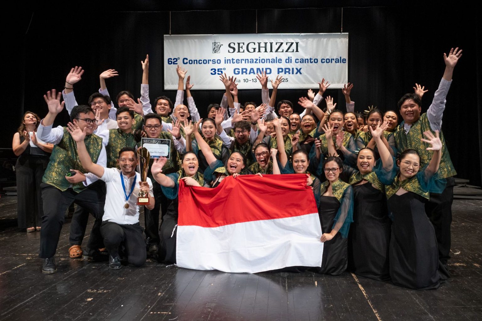 Immagine per Il Gran Prix Seghizzi vola in Idonesia: lo porta a casa il Parahyangan Catholic University Choir di Bandung