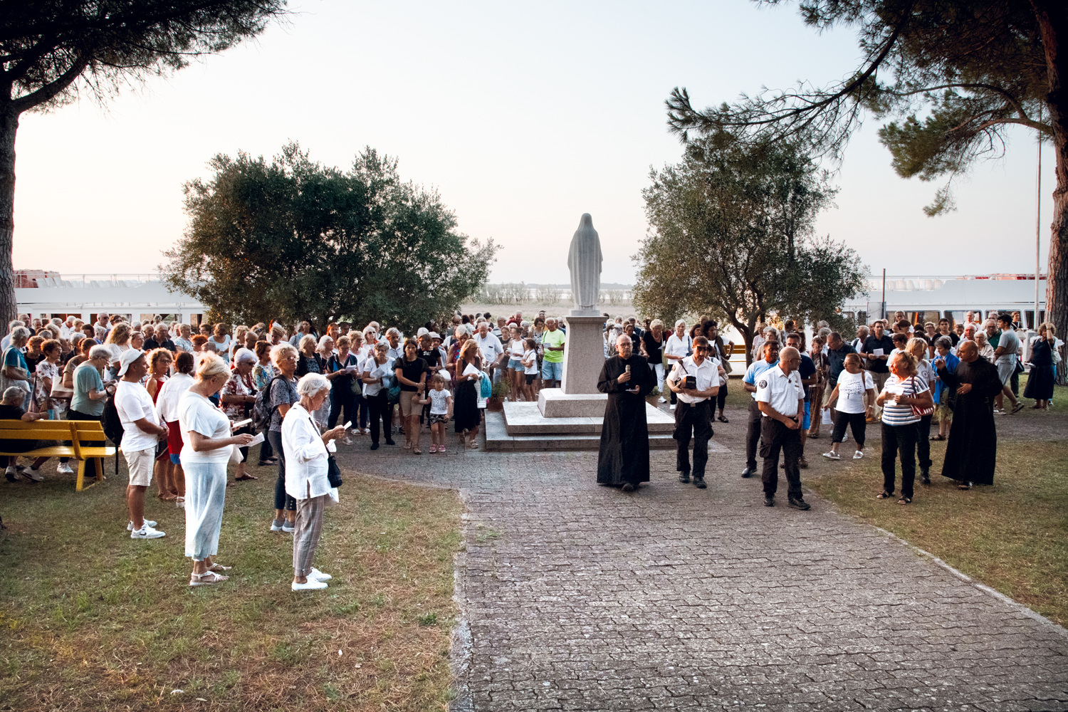 Fotonotizia - In centinaia a Barbana per il pellegrinaggio notturno