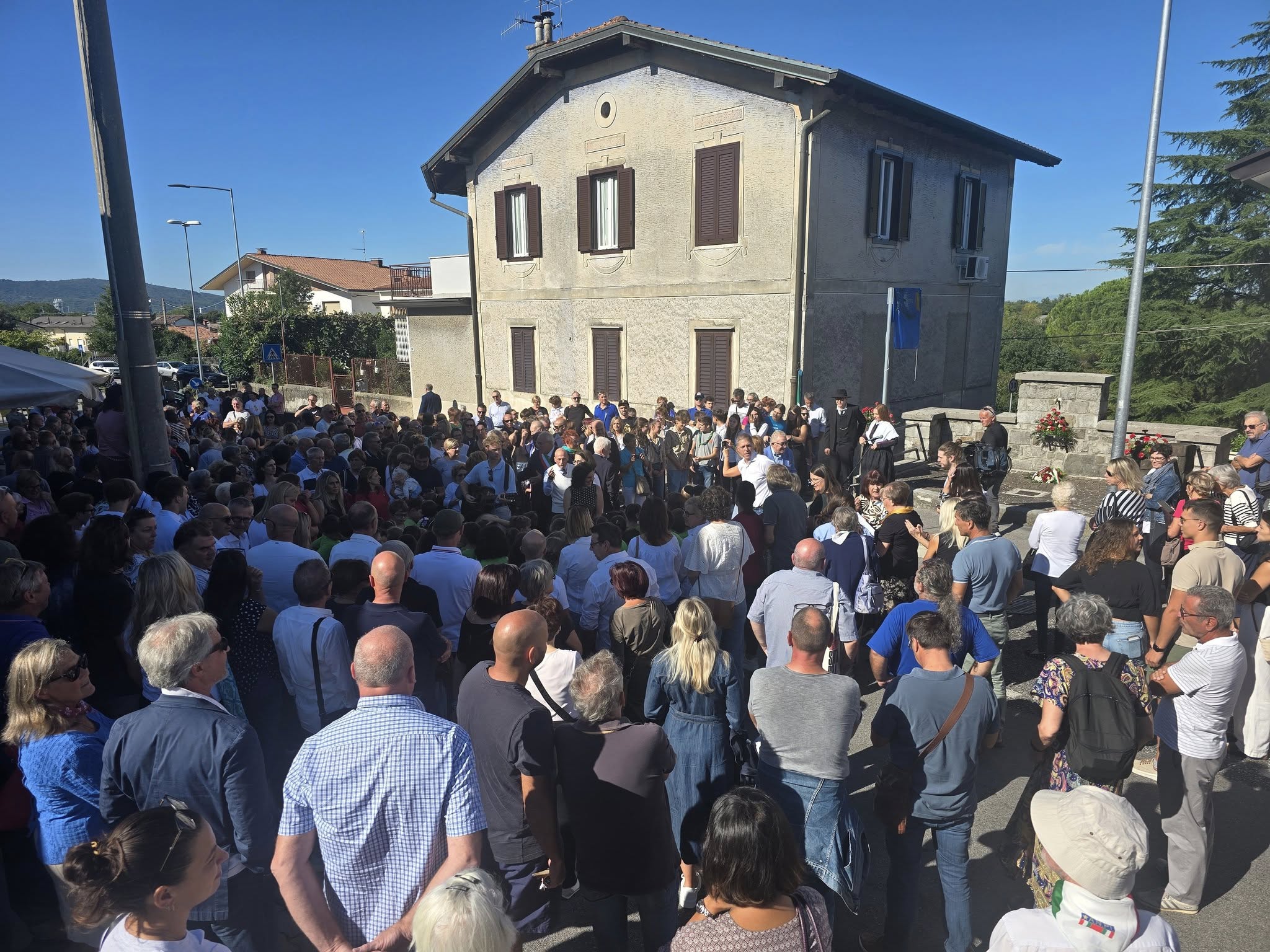 Immagine per Štandrež ricorda Vilma Braini, ecco la scalinata in sua memoria. In centinaia all'inaugurazione