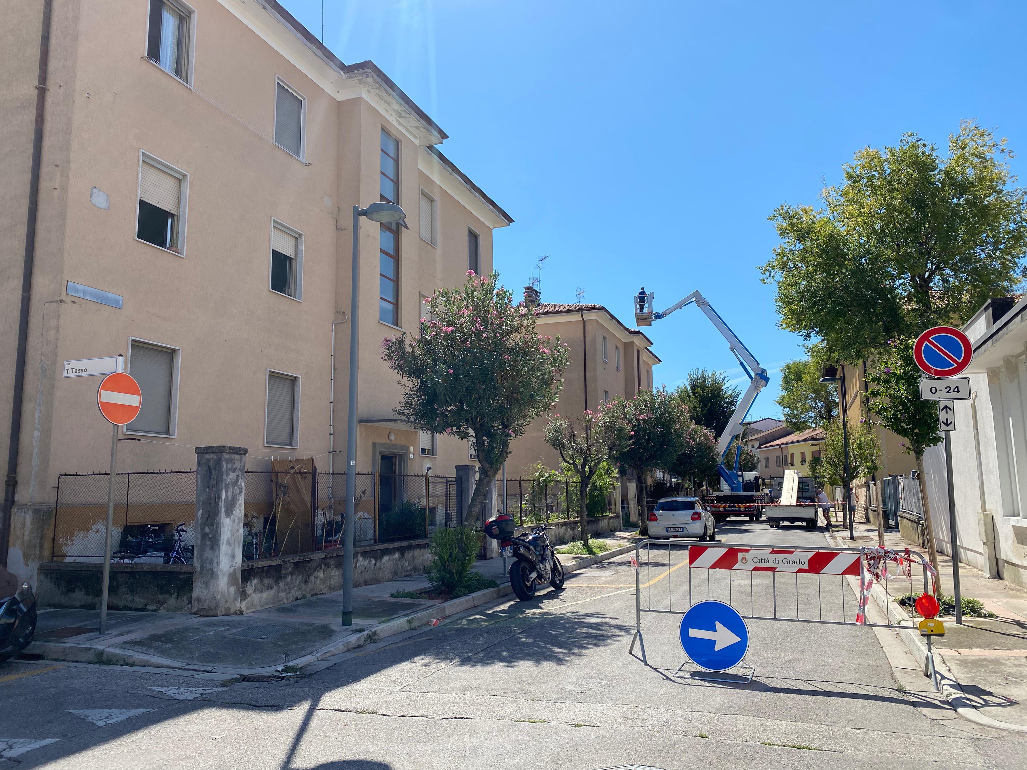 Quattro famiglie rientrano nei propri alloggi Ater dopo il cedimento del tetto a Grado