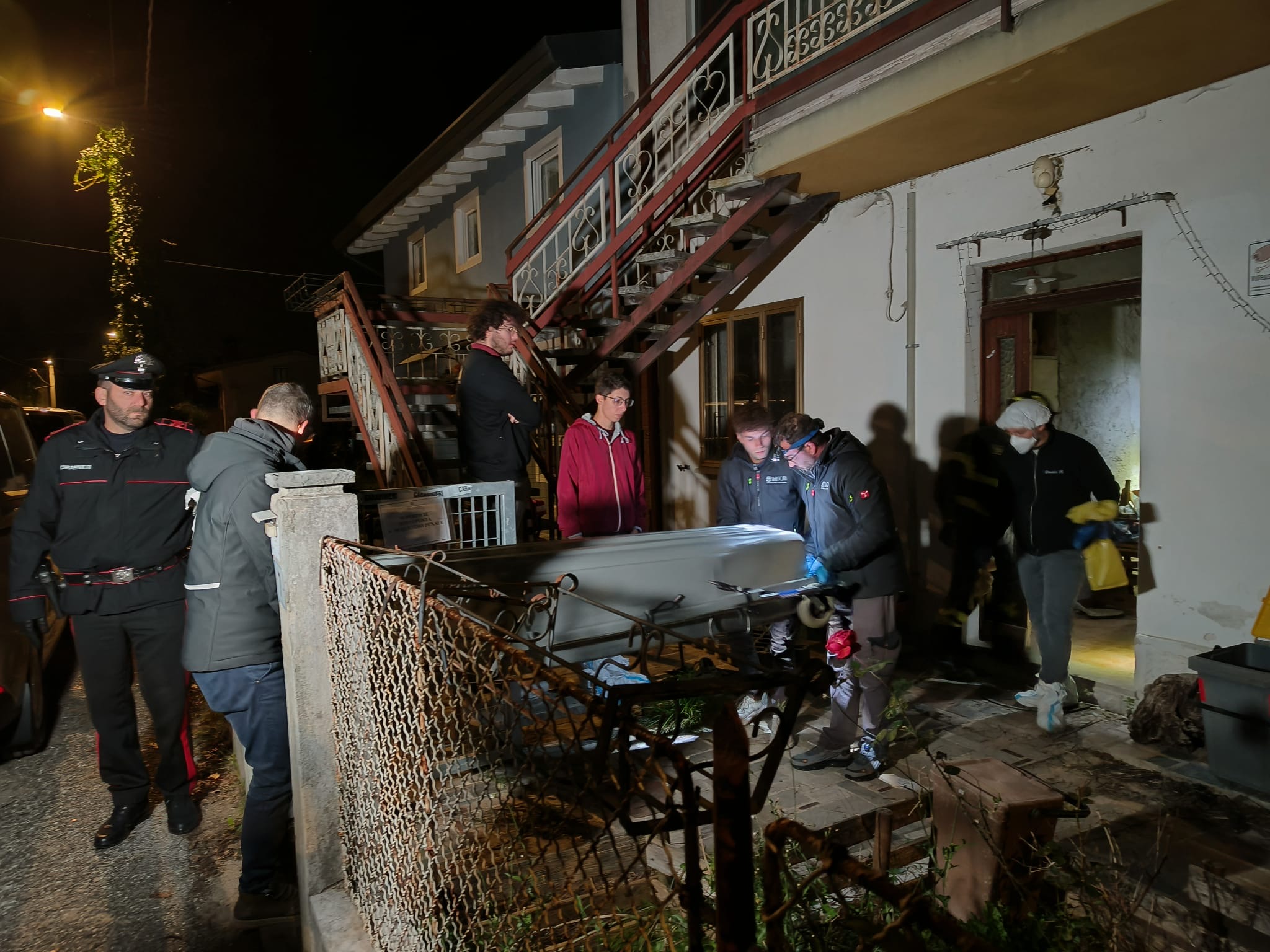 Giallo di Poggio, ritrovati resti dietro la casa di Mezzalira, attesa per le analisi