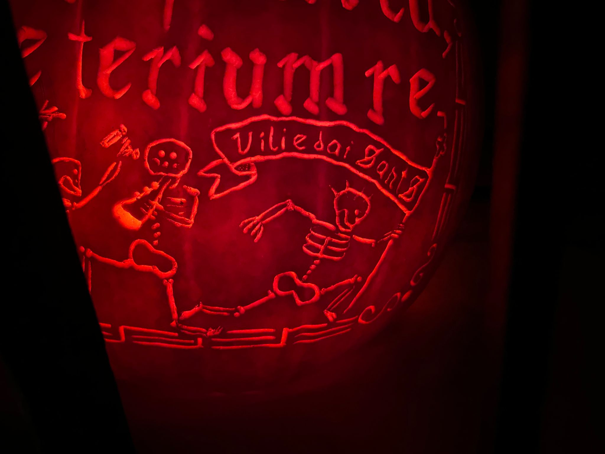 La Vilie dai Sants sfida la pioggia, successo anche per l'edizione 2025