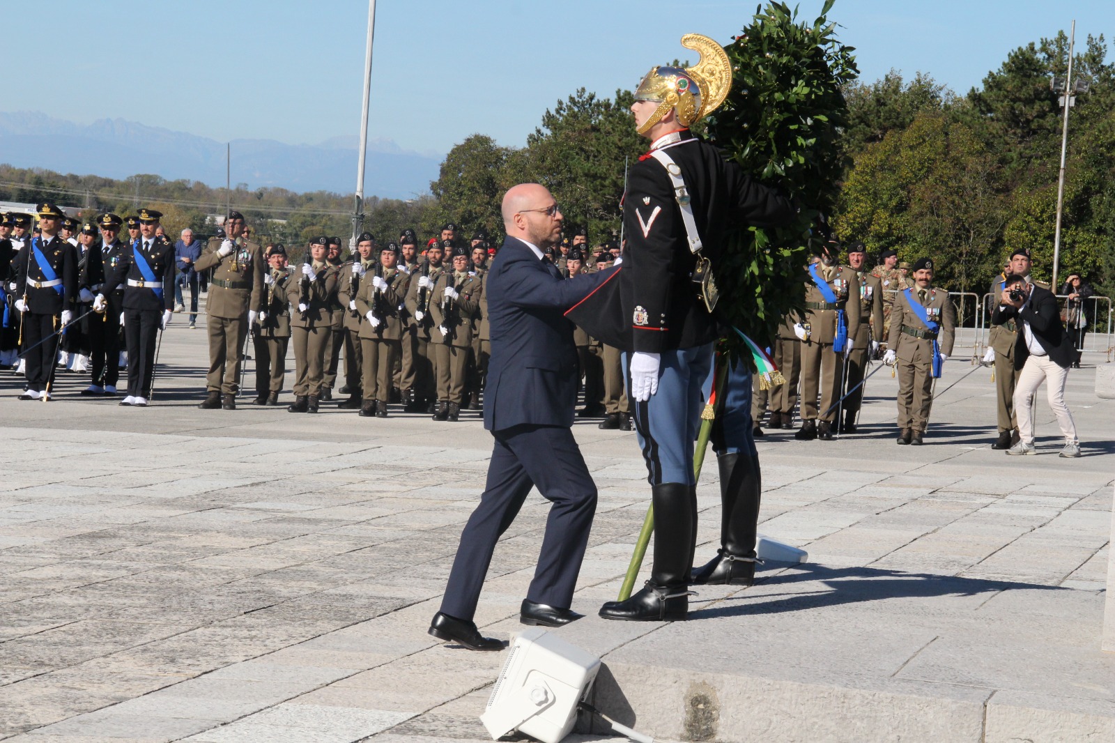 Immagine per 4 Novembre a Redipuglia, tornano le scolaresche. Il Presidente della Camera Fontana depone la corona ai Caduti