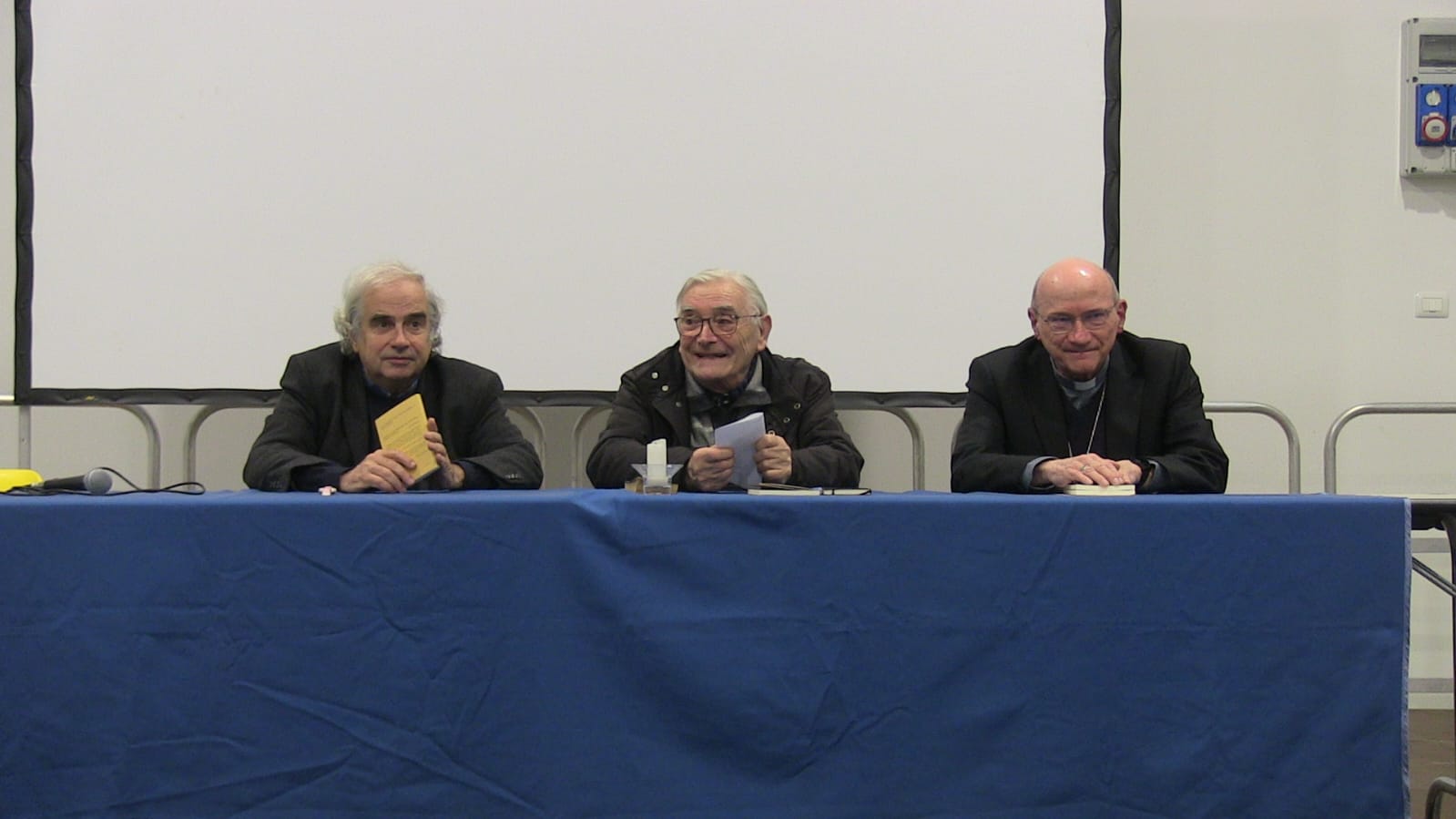 Immagine per Fotonotizia - Folla alla prima presentazione del nuovo libro di don Giovanni Sponton