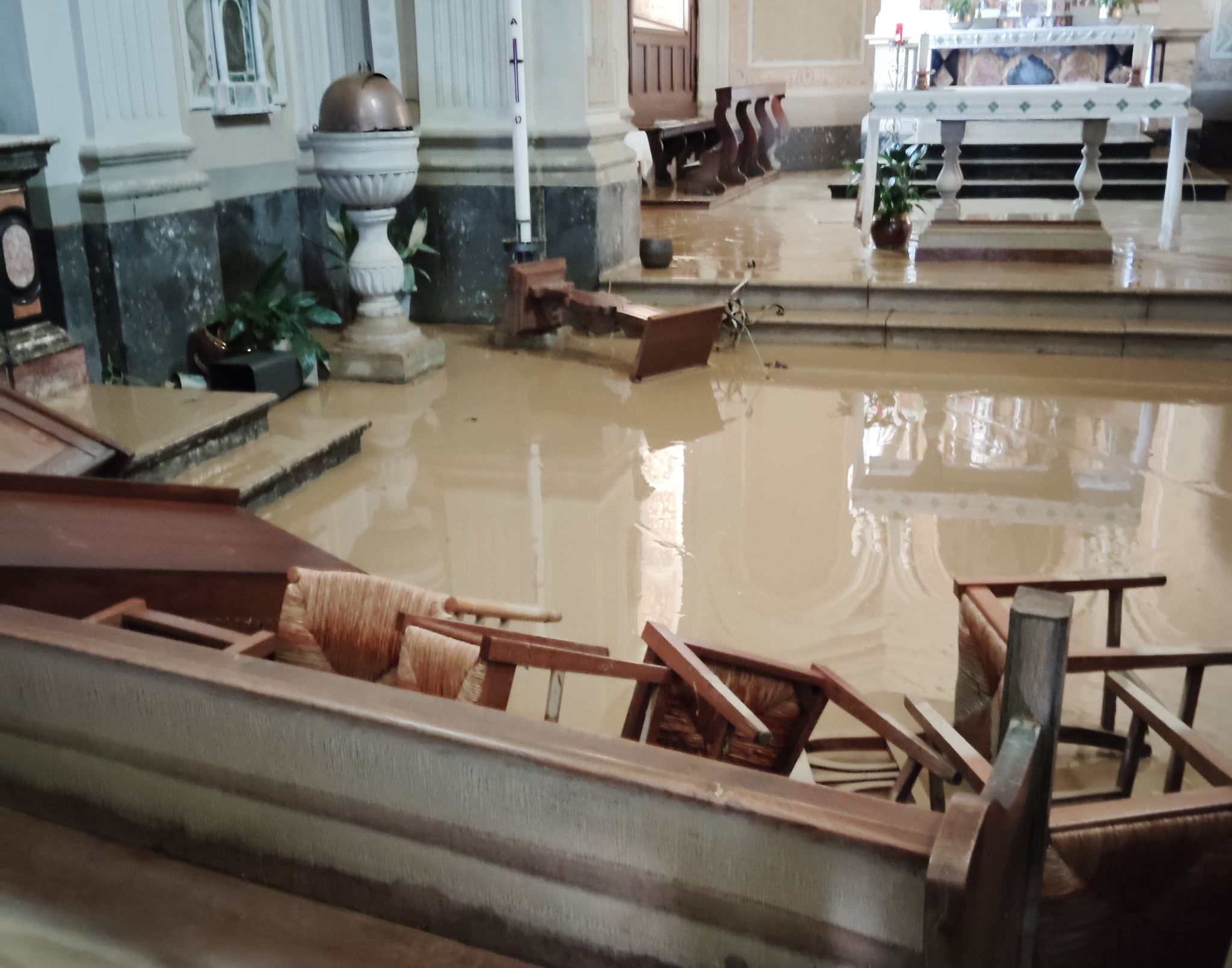 Immagine per La devastazione dell’acqua nella chiesa di Versa, sospeso il Ringraziamento 2025