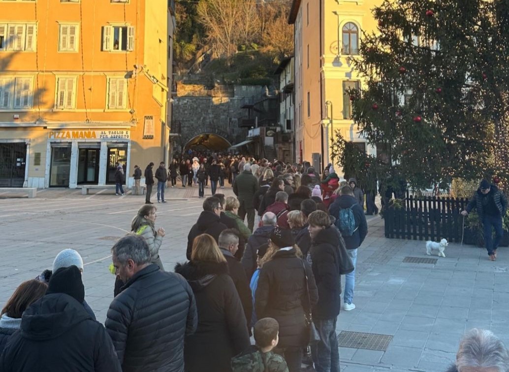 Immagine per Fila per entrare alla Digital Art Gallery a Gorizia. Cagliari: «Successo per il Dicembre Goriziano»