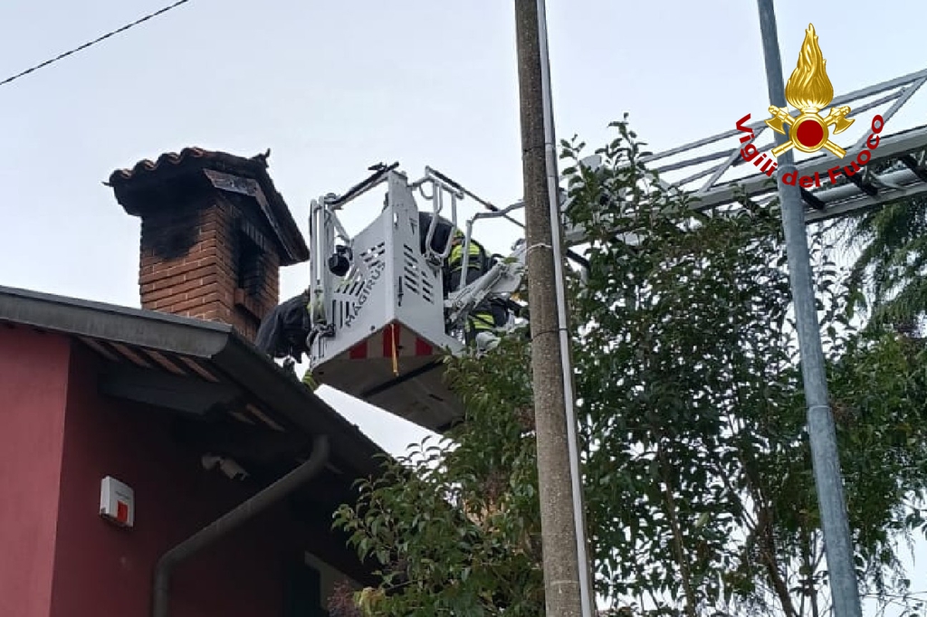 Immagine per Canna fumaria prende fuoco a Gradisca, intervengono i Vigili del fuoco