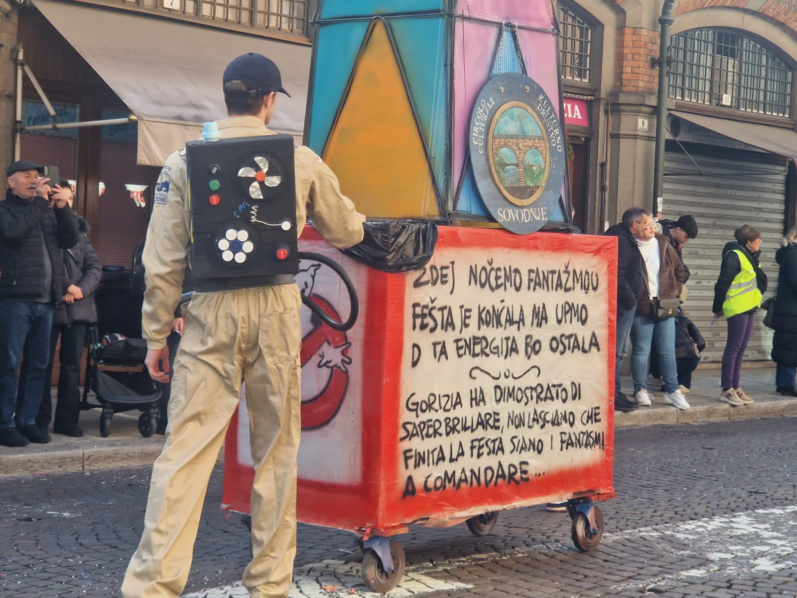 Brano neofascista da un carro alla sfilata del Carnevale Goriziano, minoranza «amareggiata e delusa»