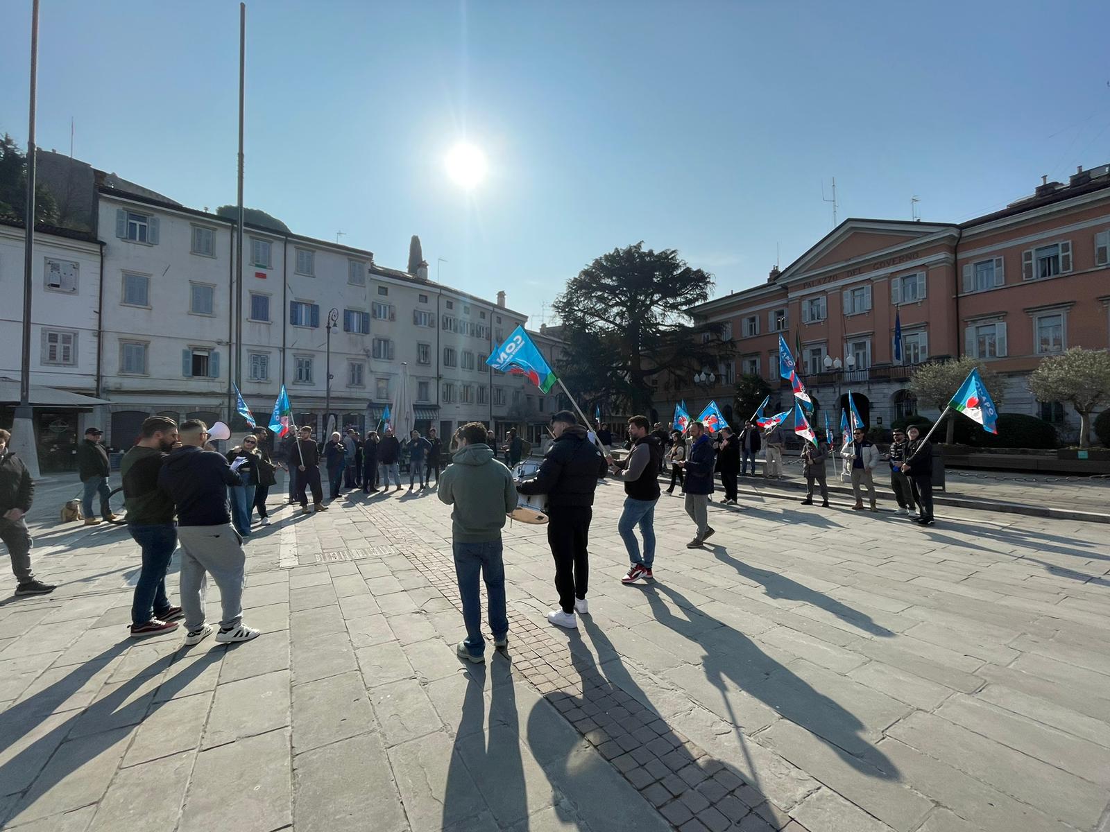 Immagine per Vigili del Fuoco in piazza a Gorizia, «sedi inadeguate e decisioni confuse»