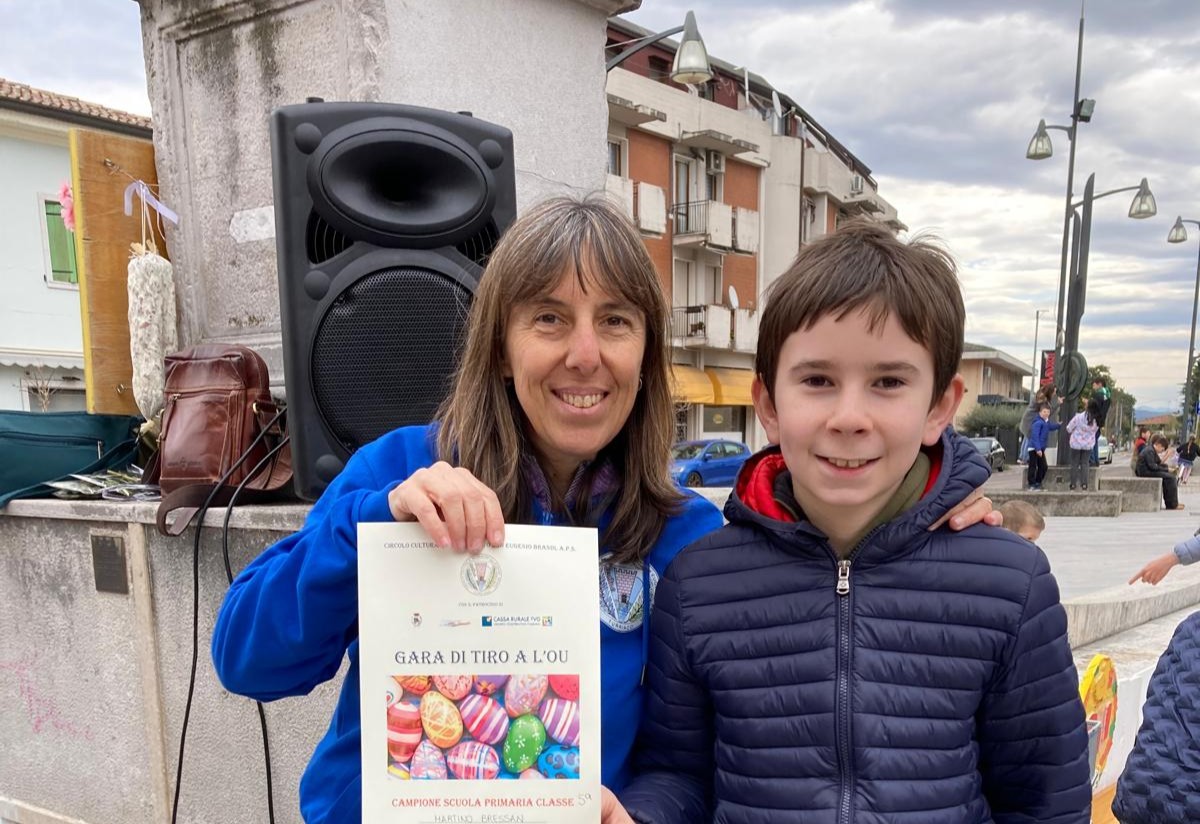 Immagine per Turriaco, in piazza torna il 'Tiro a l’ou': in 500 si sfidano nell'antica tradizione