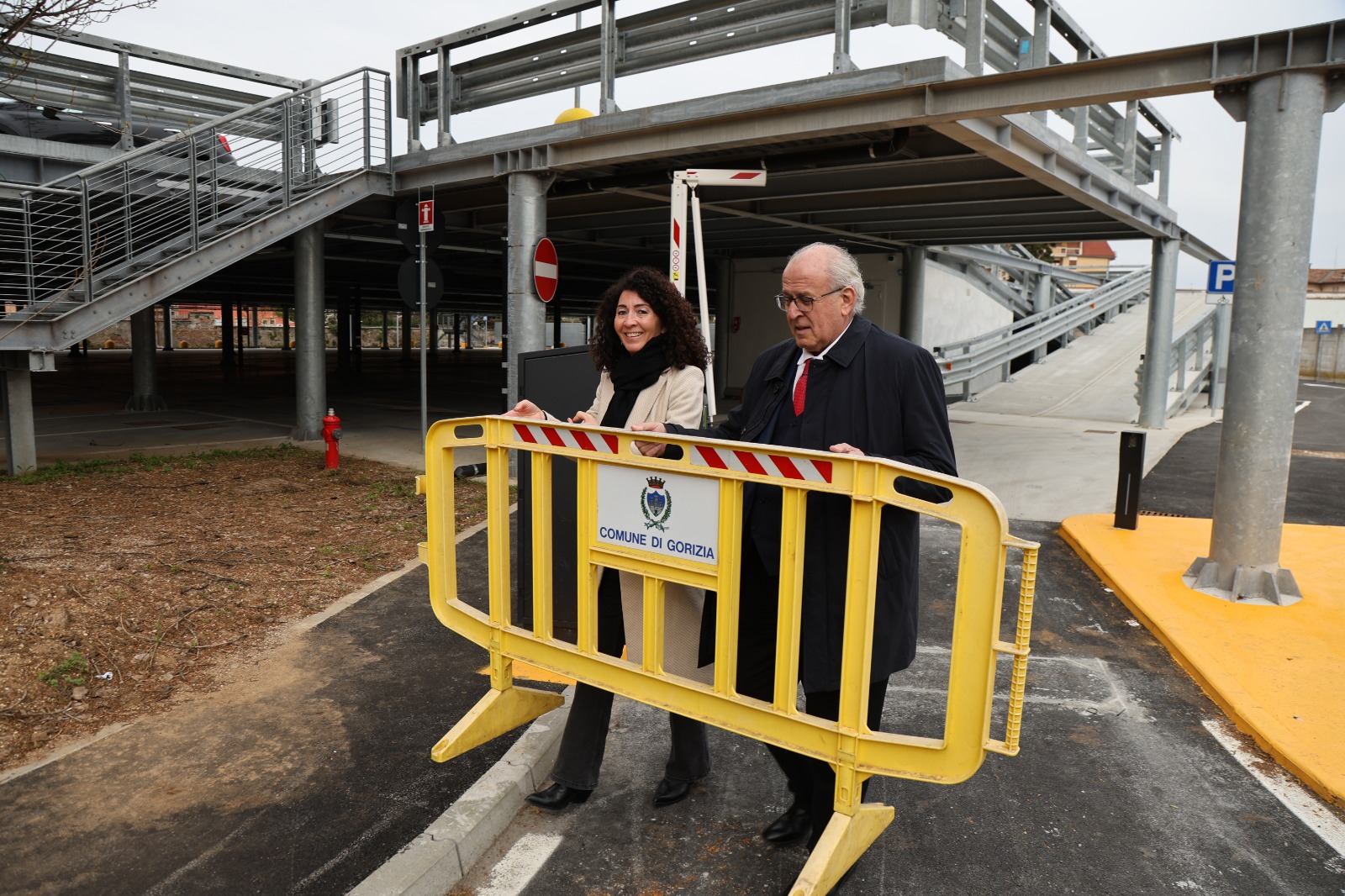 Immagine per Aperti i primi 112 stalli del parcheggio di via Manzoni: «Aiuterà l'abbattimento delle polveri sottili»