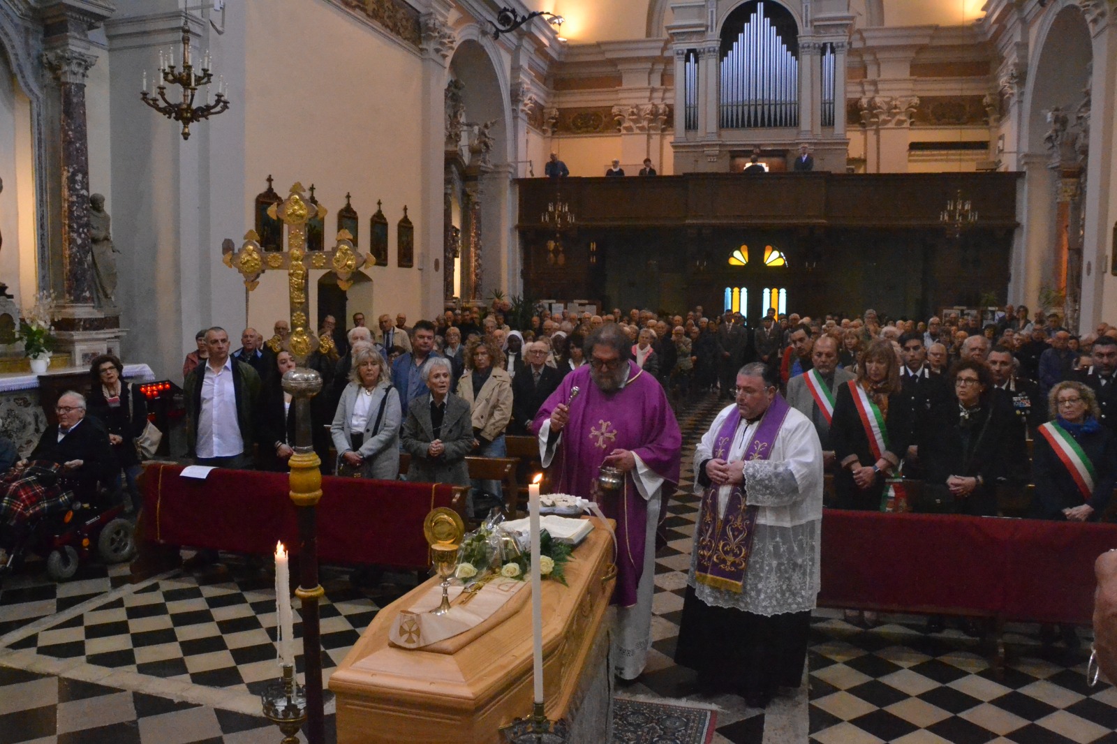 Immagine per Folla a San Pier d'Isonzo per l'addio a don Lucio Comellato: «In lui ardeva la fiamma dell'amore di Dio»