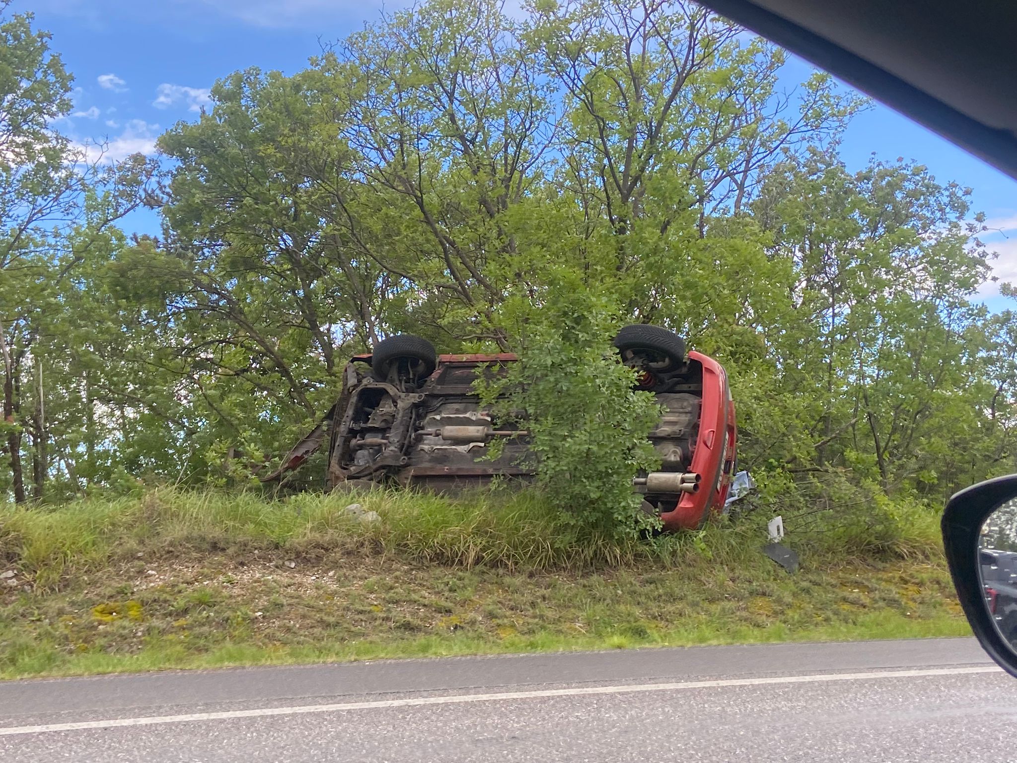 Auto si ribalta a San Giovanni di Duino, illesa la giovane conducente