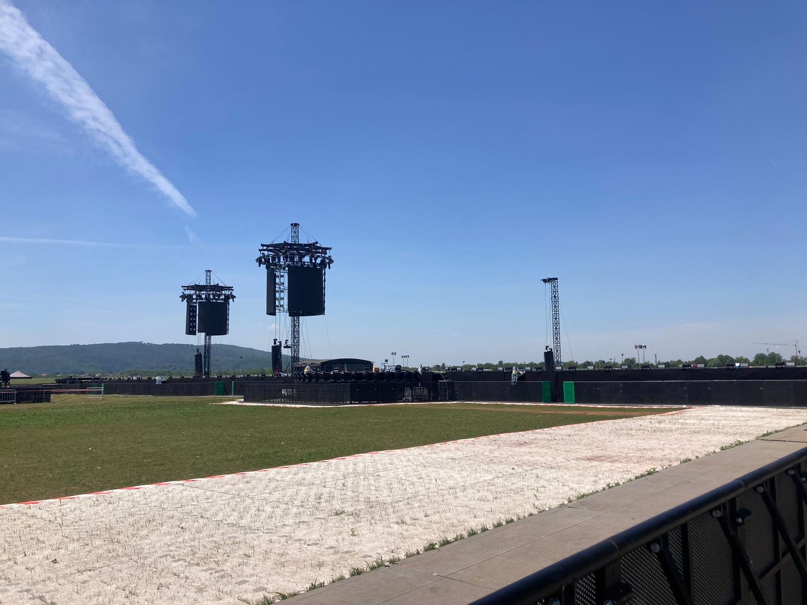 Immagine per Cesare Cremonini a Gorizia per la data zero del tour: struttura immersiva e macchina produttiva imponente