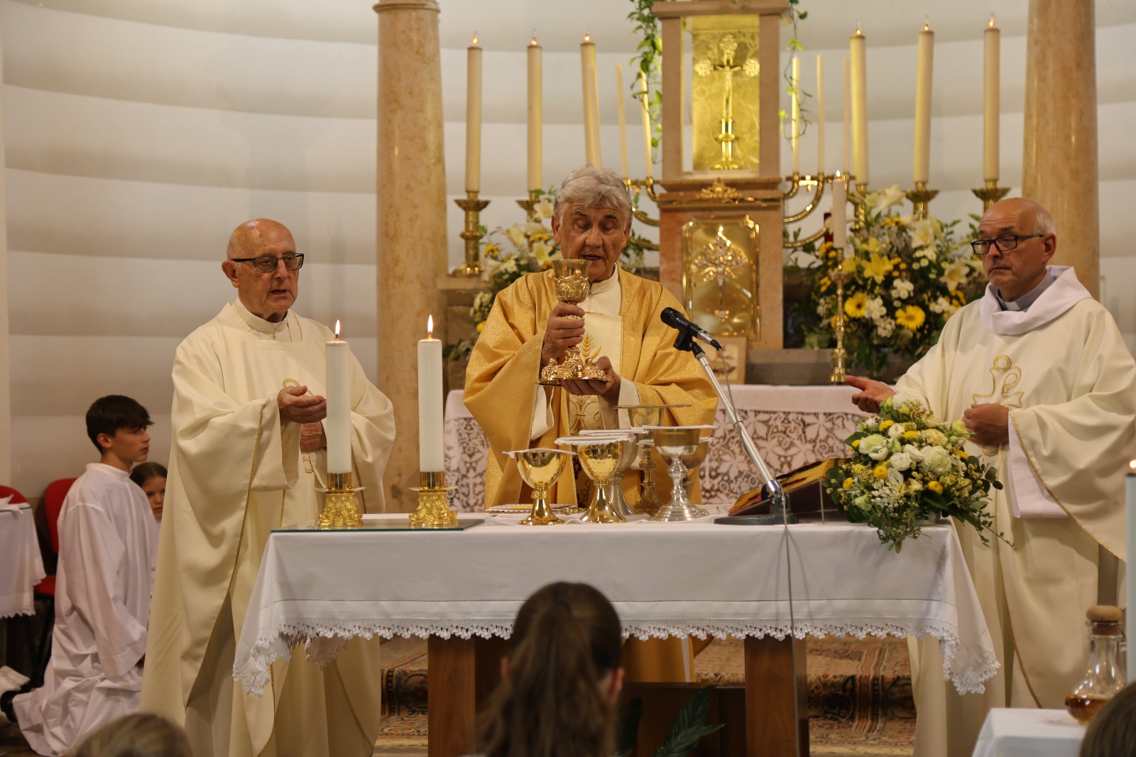 Immagine per Cinquant’anni di sacerdozio per don Marijan Markežič, festa a Piuma con le comunità del territorio