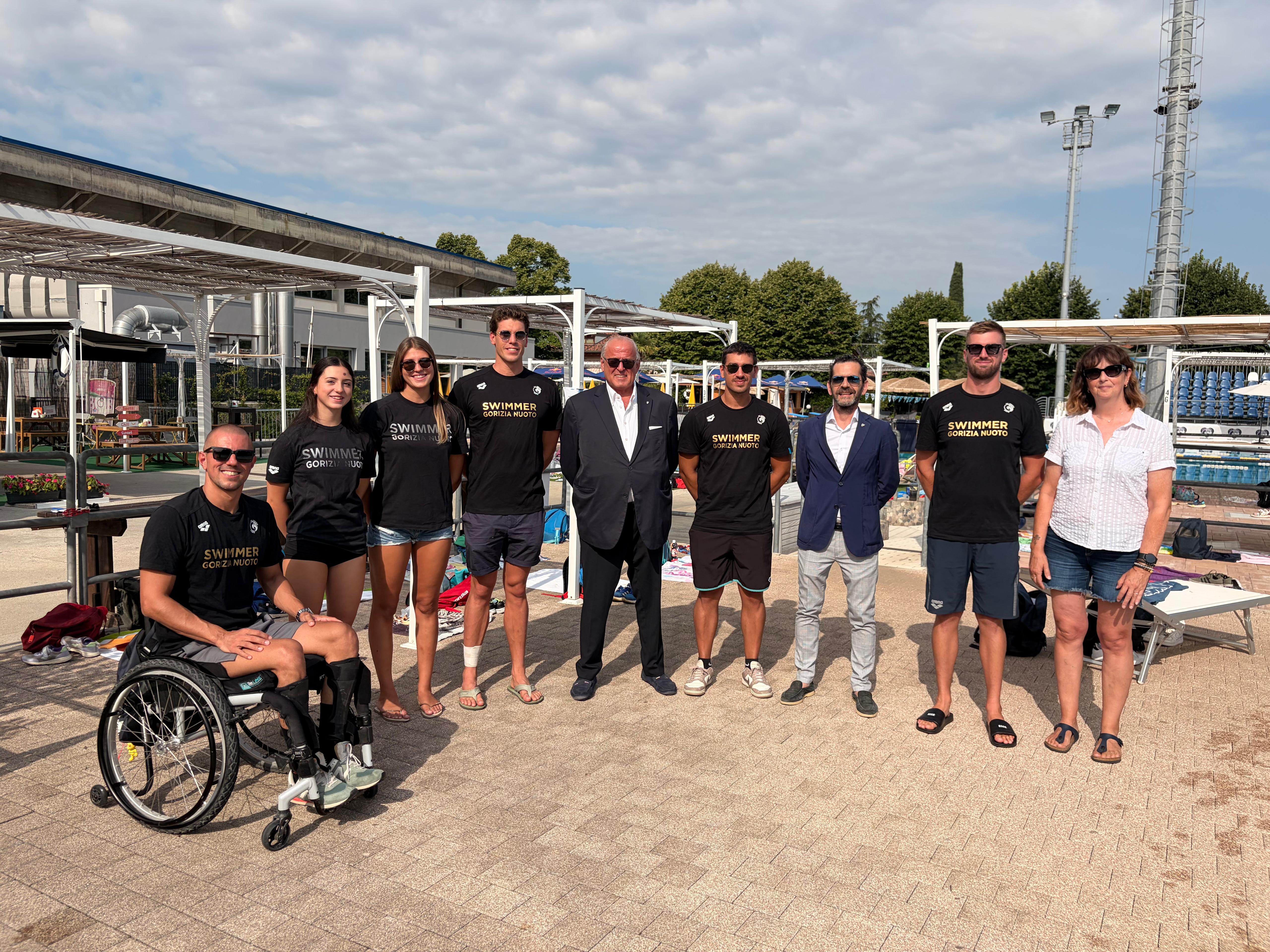 Immagine per Ziberna in visita alla piscina comunale: «Sempre più bella e frequentata»