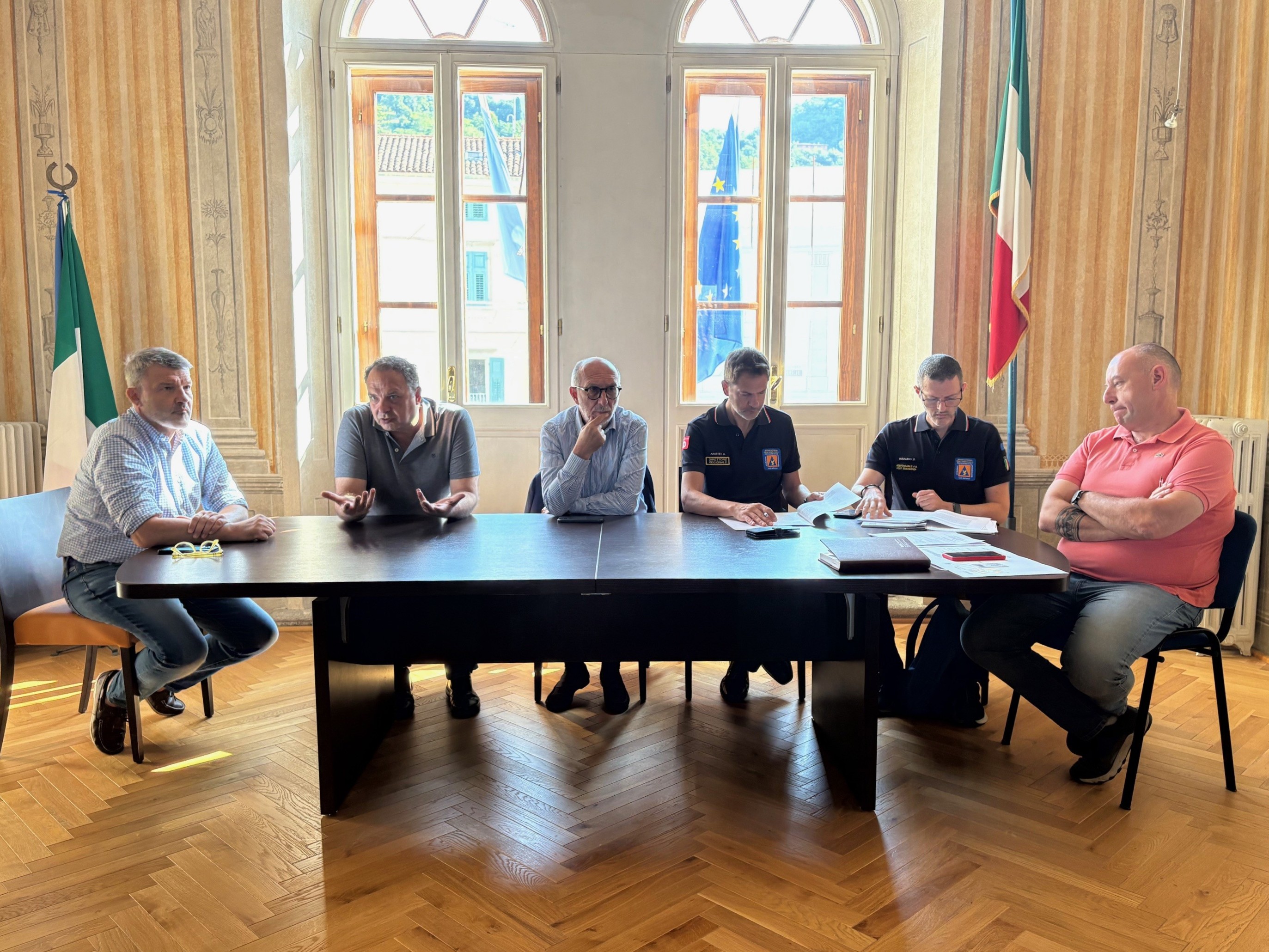 Immagine per Frana di Brazzano, Riccardi incontra le famiglie della zona rossa: «Ridaremo casa agli sfollati»
