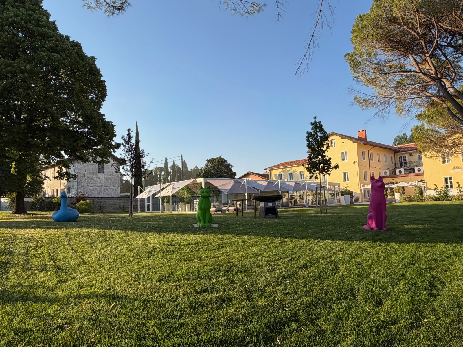 Immagine per Cracking Art dona tre sculture a Villa Russiz, il 24 luglio concerto benefico con Mike Sponza