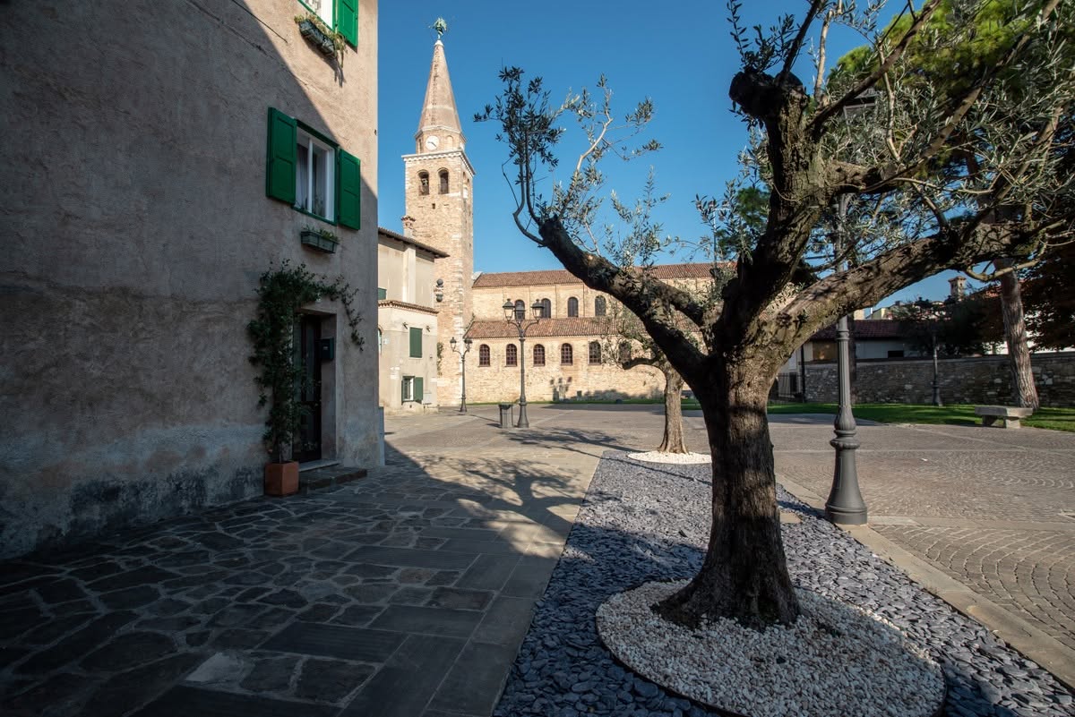 Immagine per Temporale a Grado, danni alla Basilica di Sant’Eufemia: fermo il campanile e altri impianti