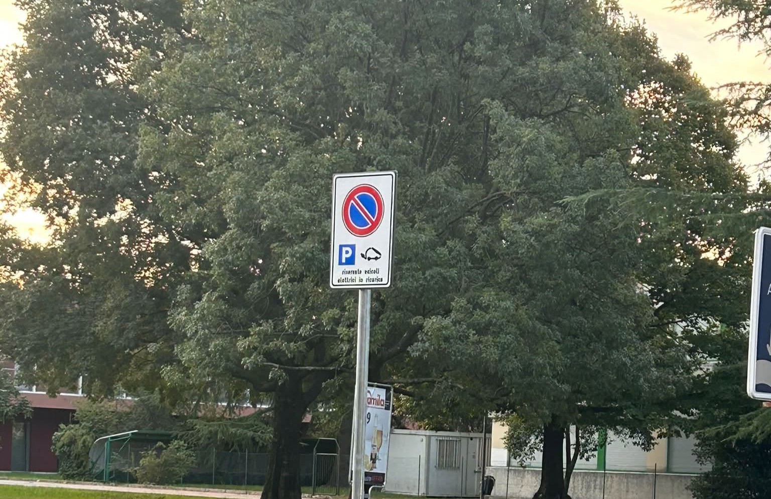 Immagine per A Staranzano spazio alle colonnine per le auto elettriche, ma non saranno tutti i parcheggi indicati