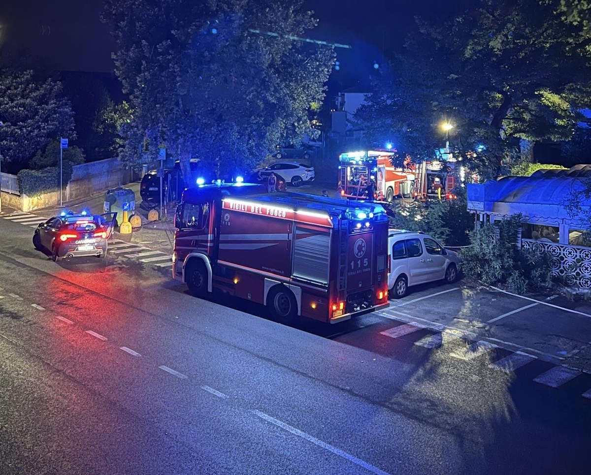 Immagine per Incendio nella notte alla pizzeria Al Giardino di Monfalcone: fiamme partite da un impianto