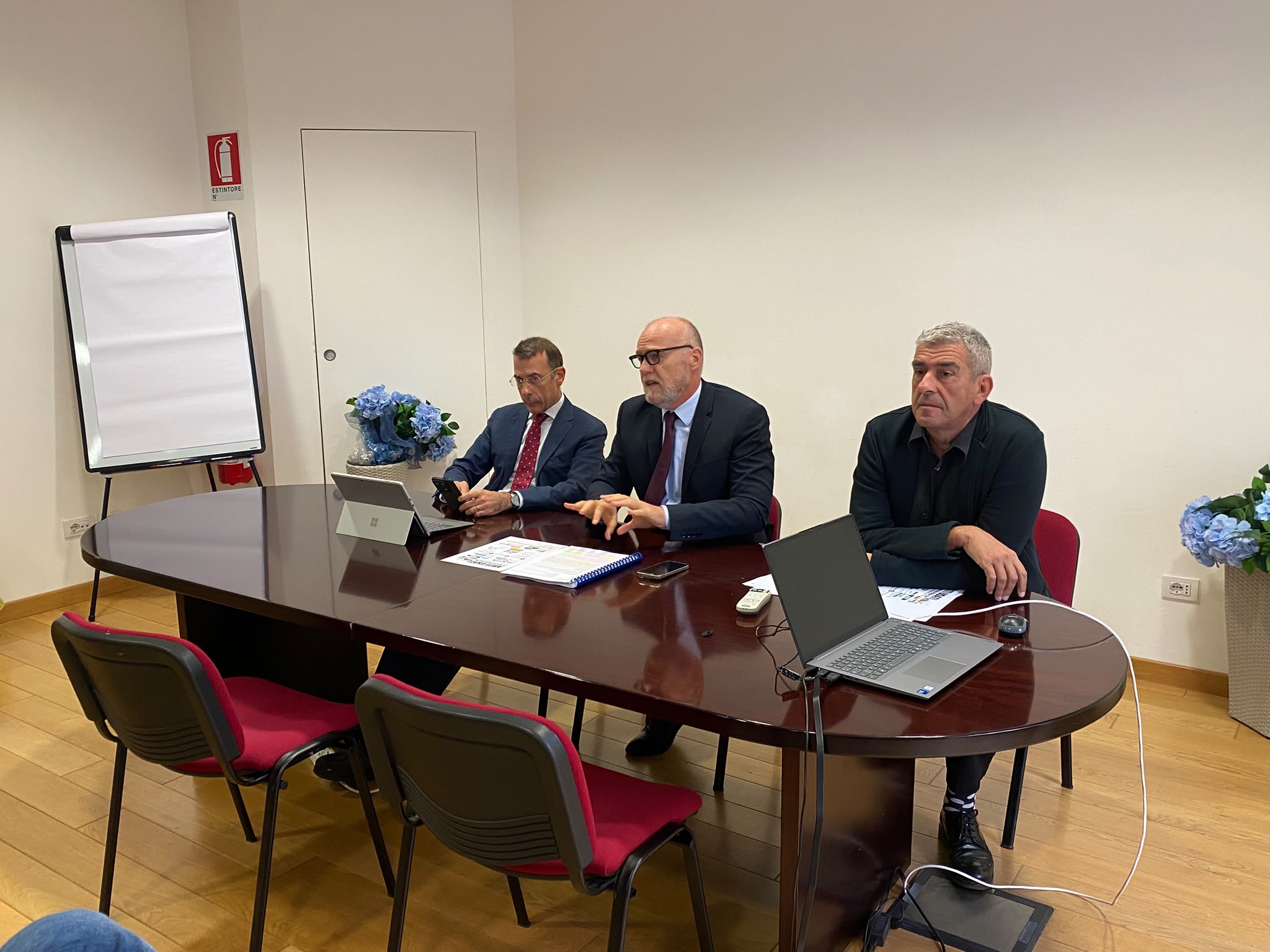 Abiti usati, Isa Ambiente rilancia il recupero: a novembre arriva il ritiro porta a porta