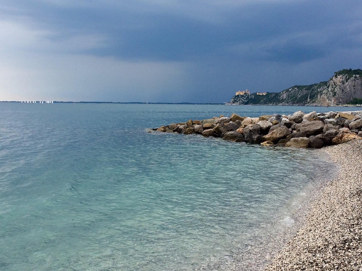 Immagine per Castelreggio, inchiesta sull’appalto a Sistiana: cinque indagati tra fisco e corruzione