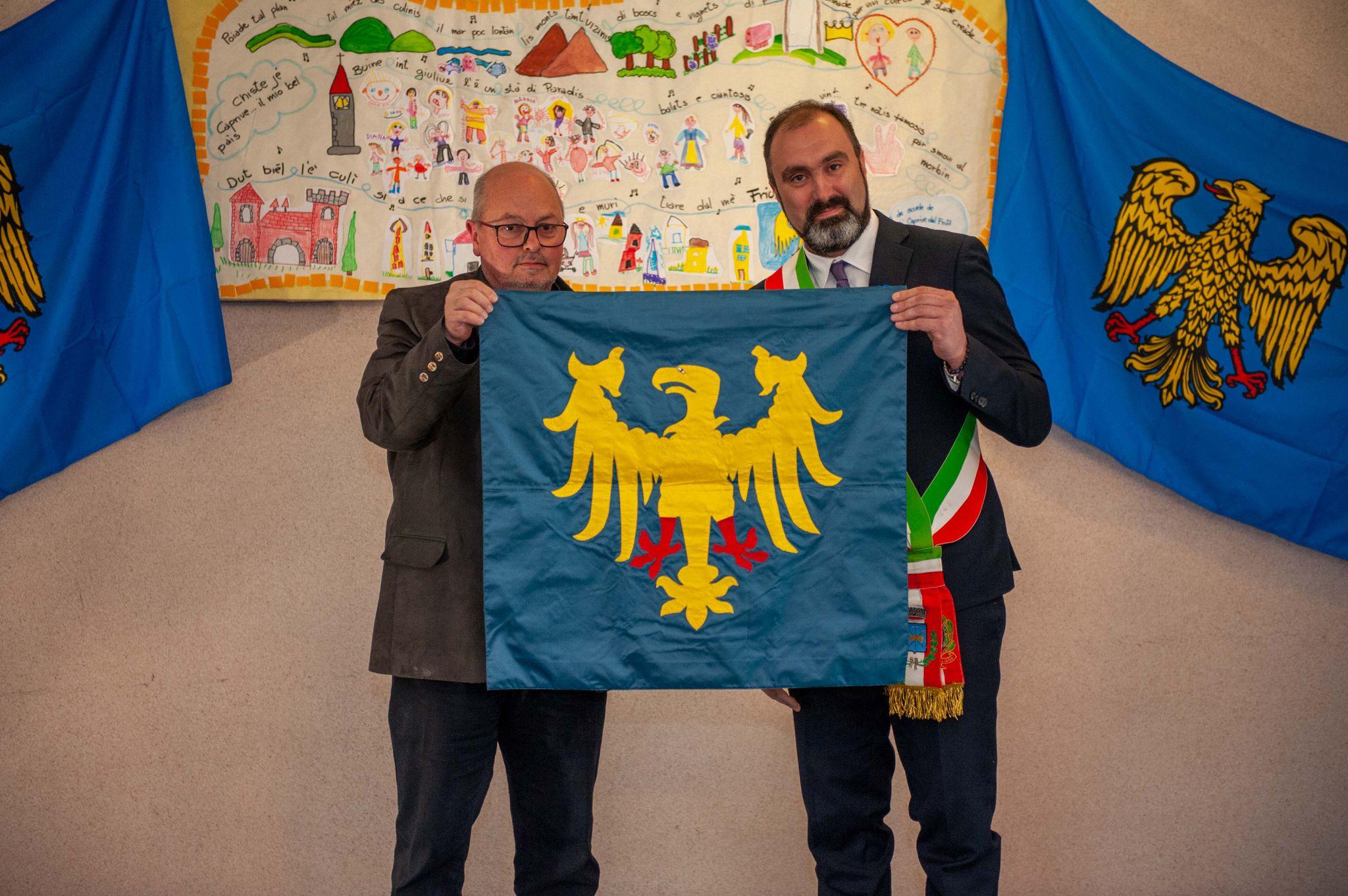 Capriva capitale del Friuli per un giorno, in dono la bandiera di Pellegrini