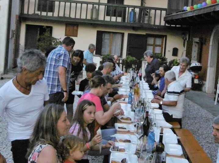 Immagine per Ruttars si ritrova in strada per la cena del borgo, ritorna la tradizione